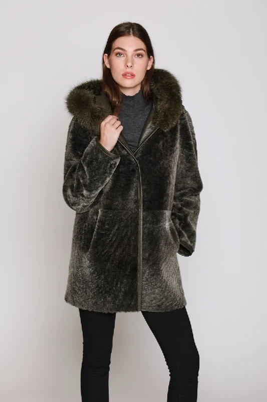 Cozy Shirts #151HDTFX Hooded Fox-Trimmed Shearling Reversible