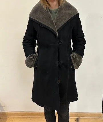 Leisure And Entertainment 1294xx Reversible shearling coat COLOR AS SHOWN jsut one size S $500 Leisure And Entertainment 1294xx Reversible shearling coat COLOR AS SHOWN jsut one size S $500